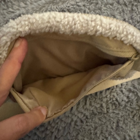 LOLE Sherpa Belt Bag - Picture 6 of 10